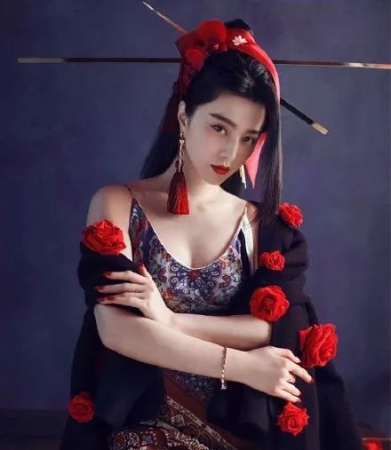 美女性感比基尼胸大_美女和小三比胸大_为什么欧美女优胸这么大