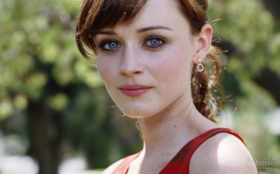 阿丽克西斯?布莱德尔(Alexis Bledel),拉丁血统的“吉尔莫女孩”,满脸雀斑显出几分俏皮。